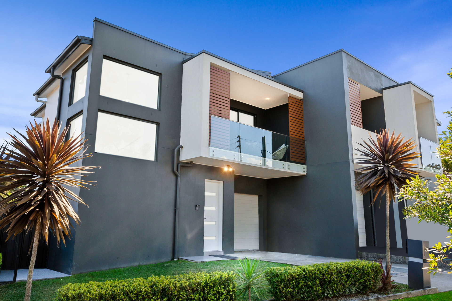 SOLD STREET RECORD DUPLEX 7 YEAR OLD